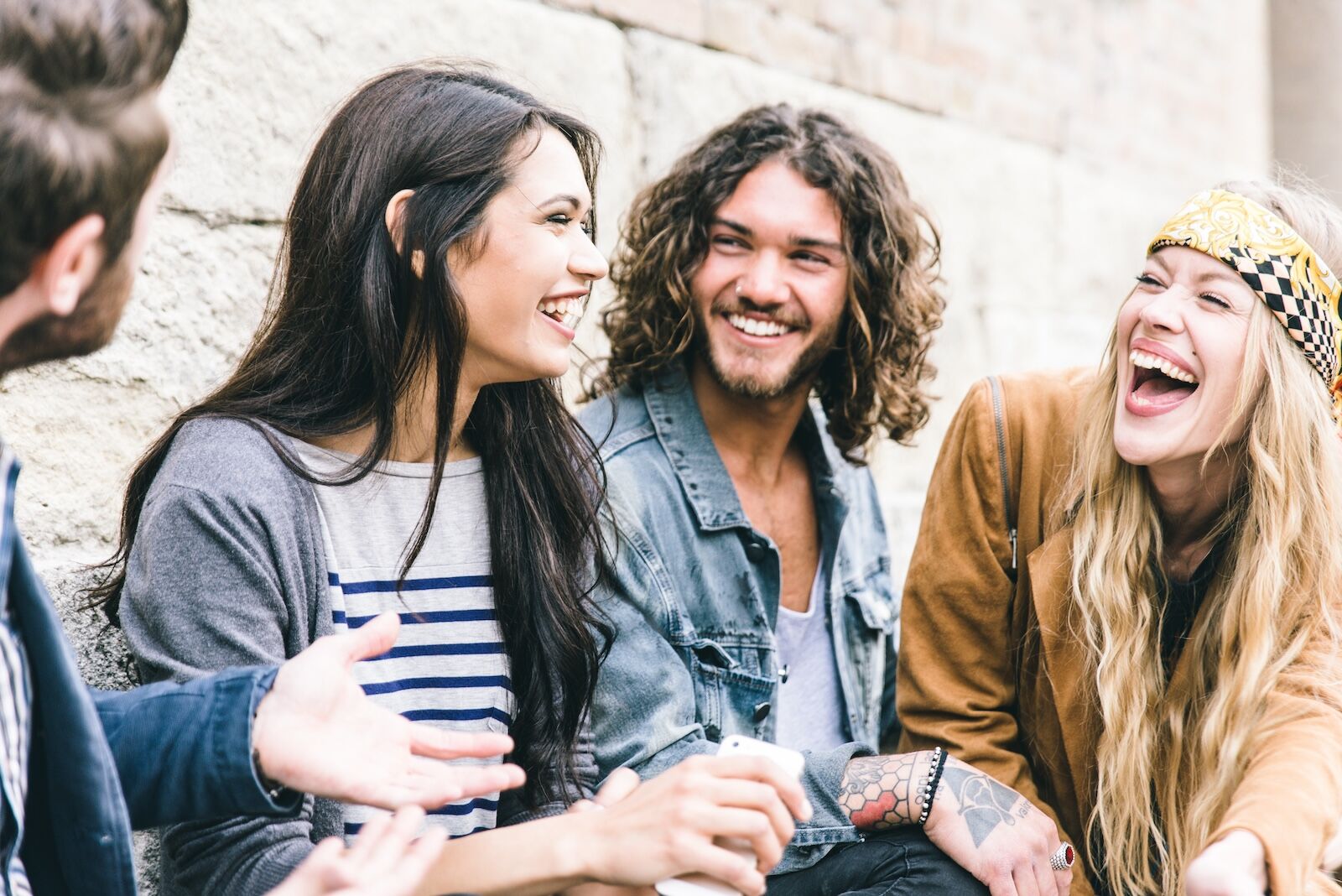 american tourist behavior - loud americans