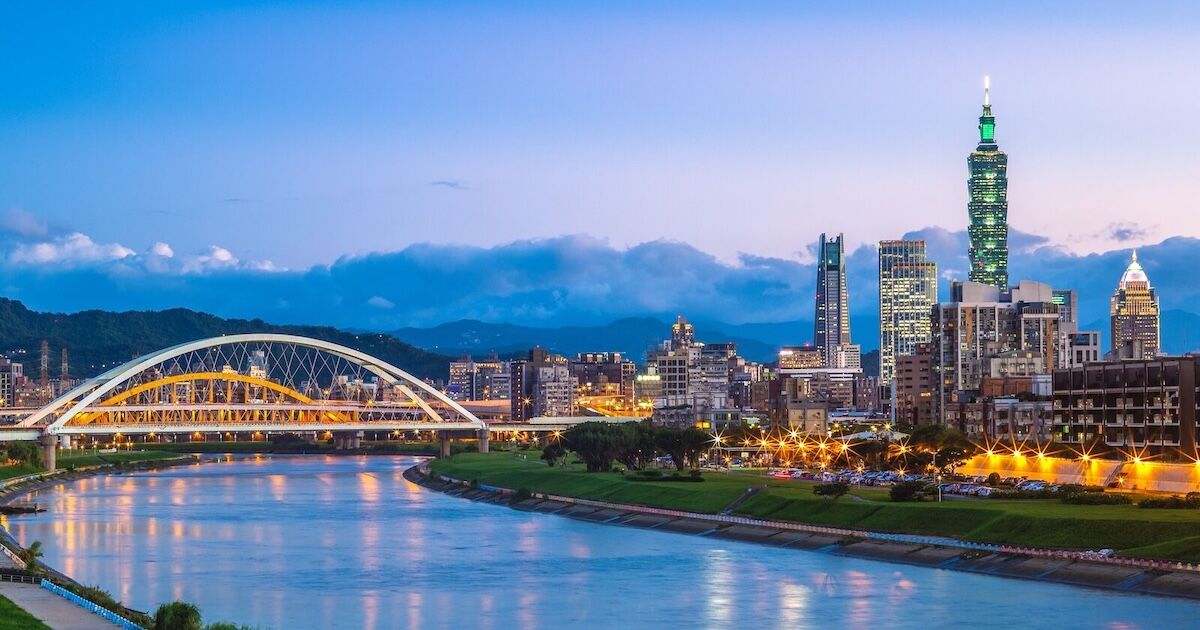 Skyline to Summit: Experiencing Taipei's Living Landscape