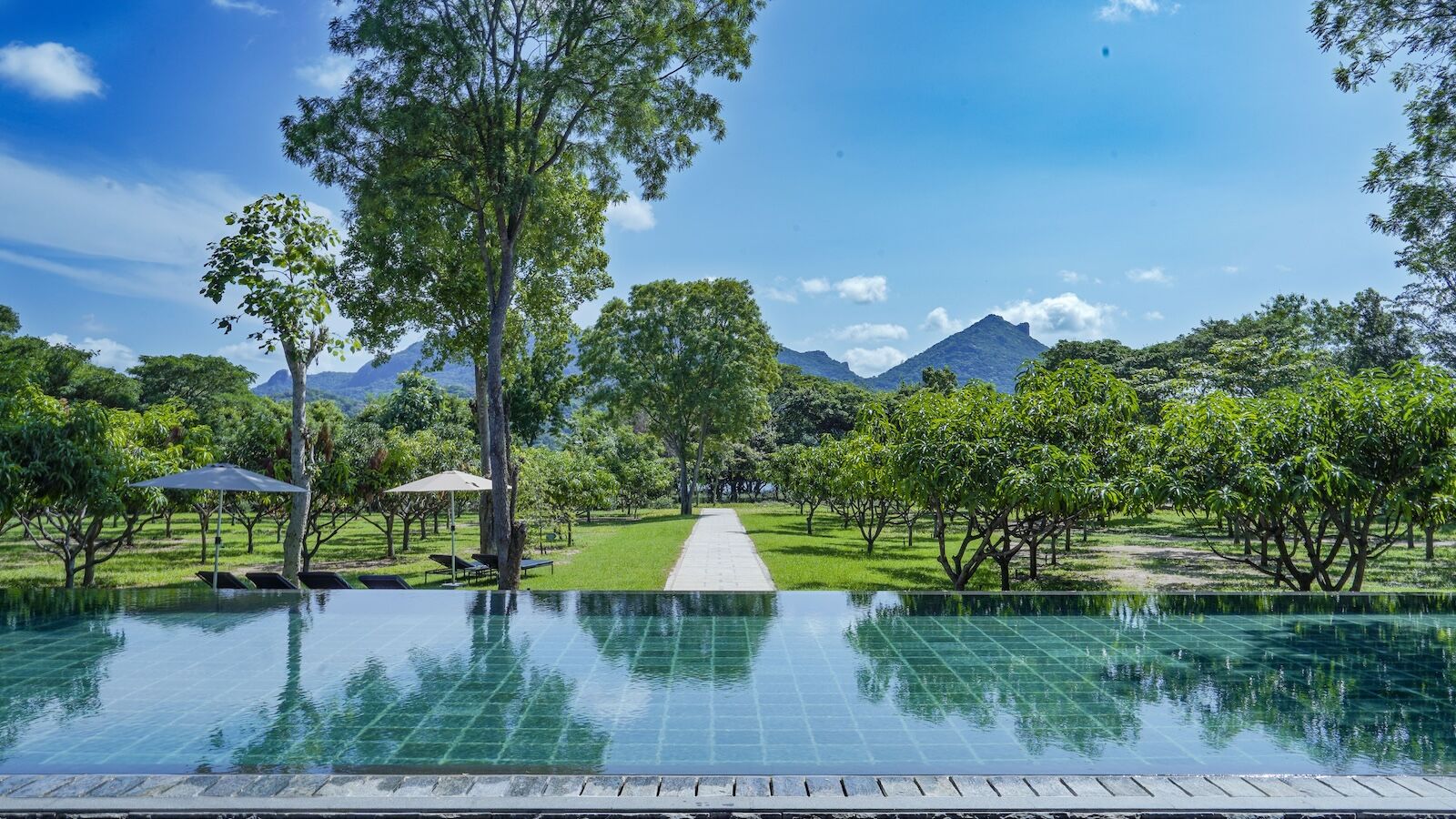 sri lanka women only hotel pool