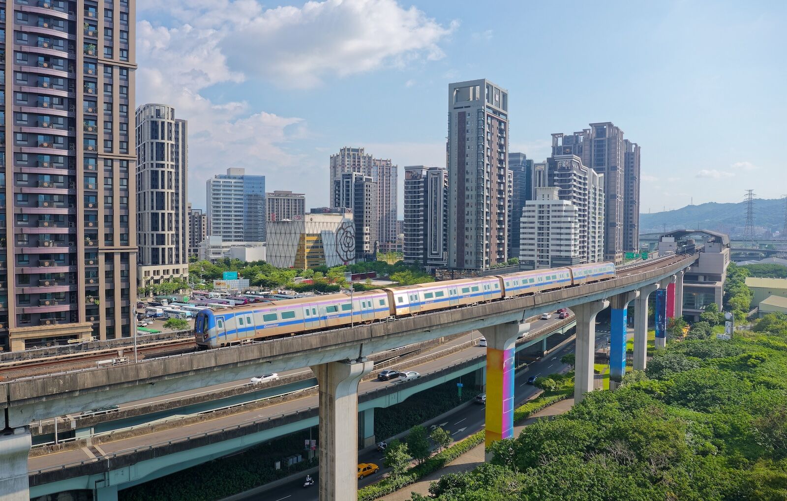 taipei MRT train