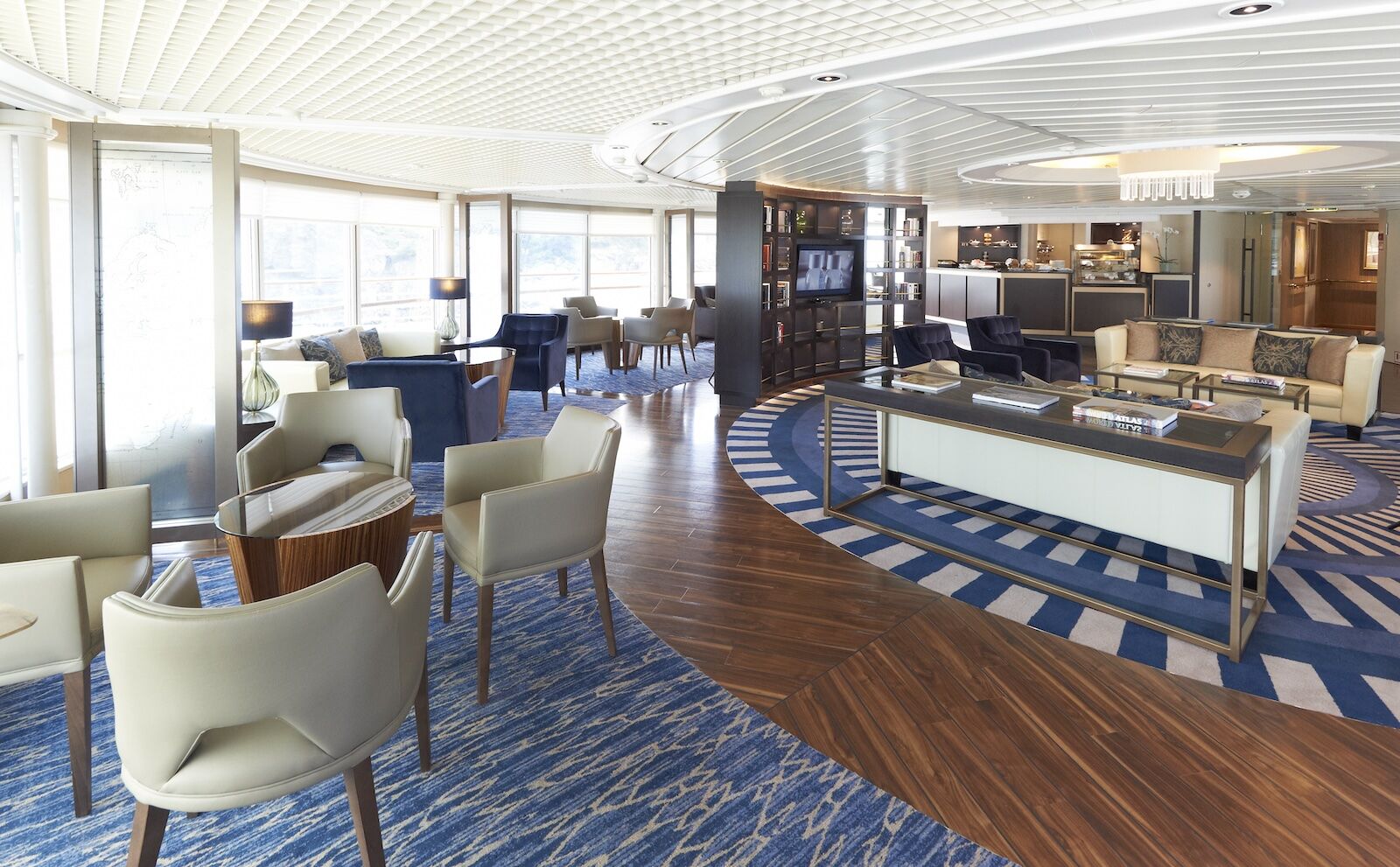 yacht club lounge on windstar ship