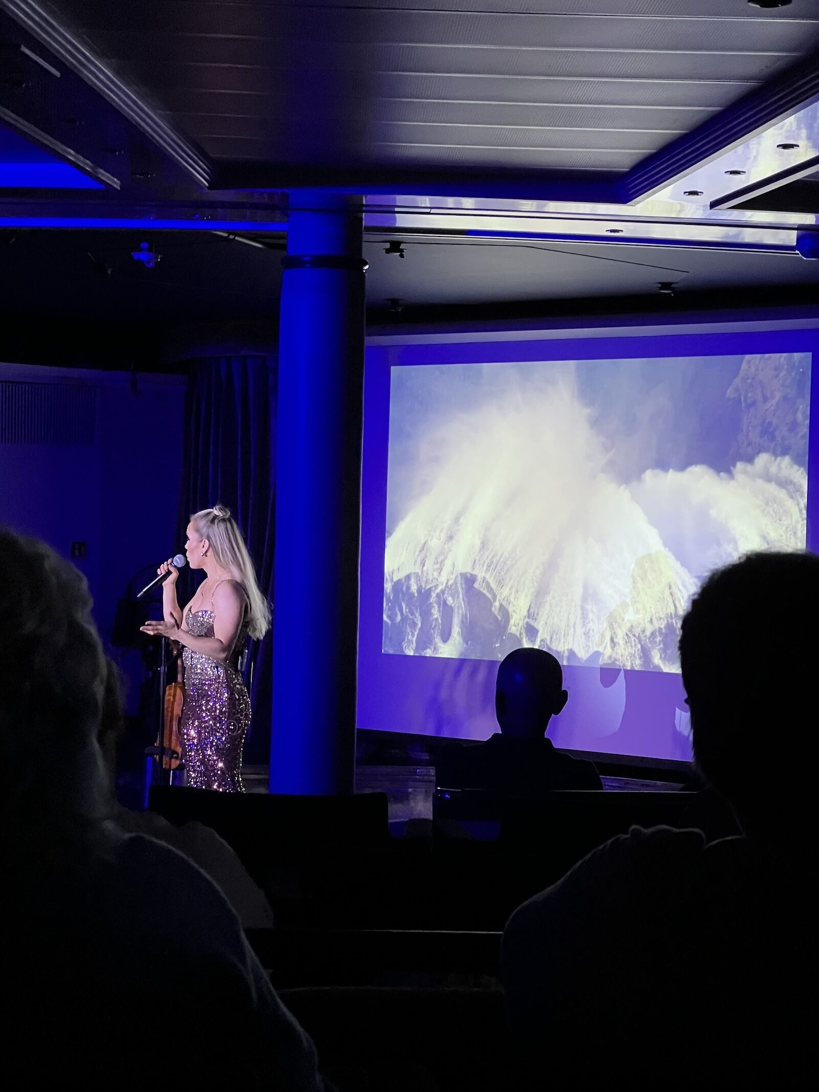 singer on windstar cruise