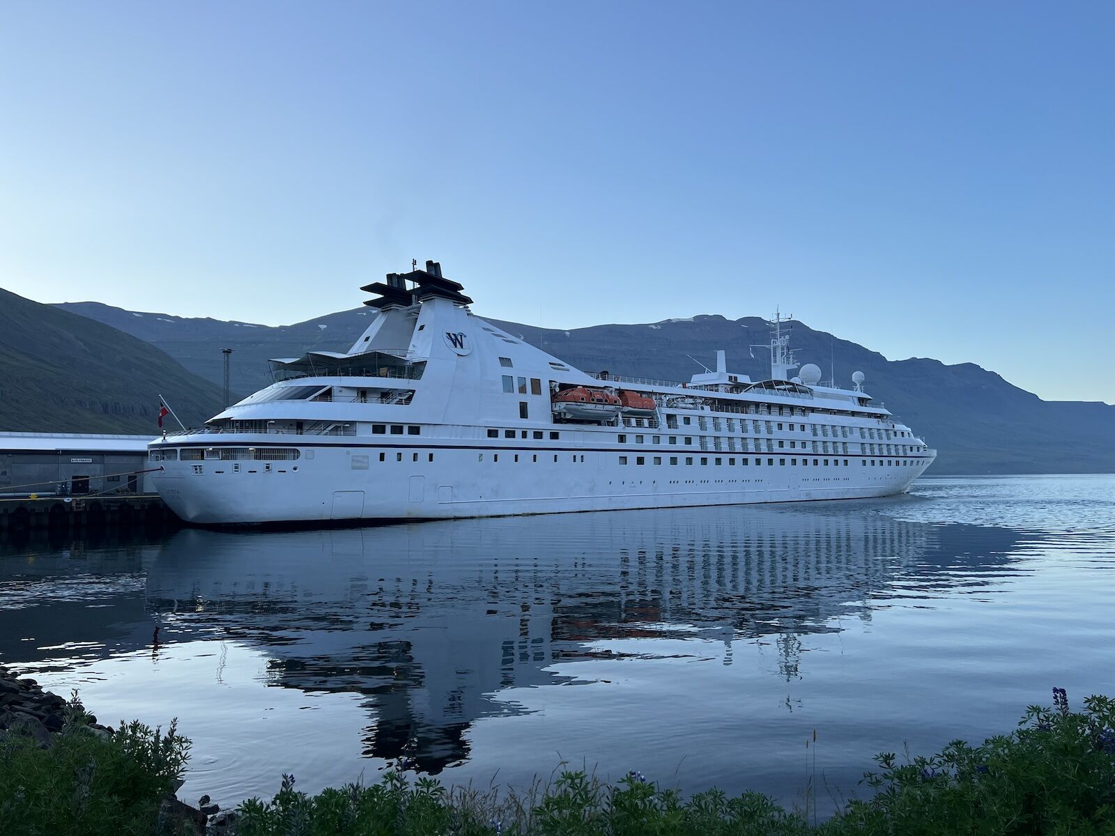 windstar star pride at port