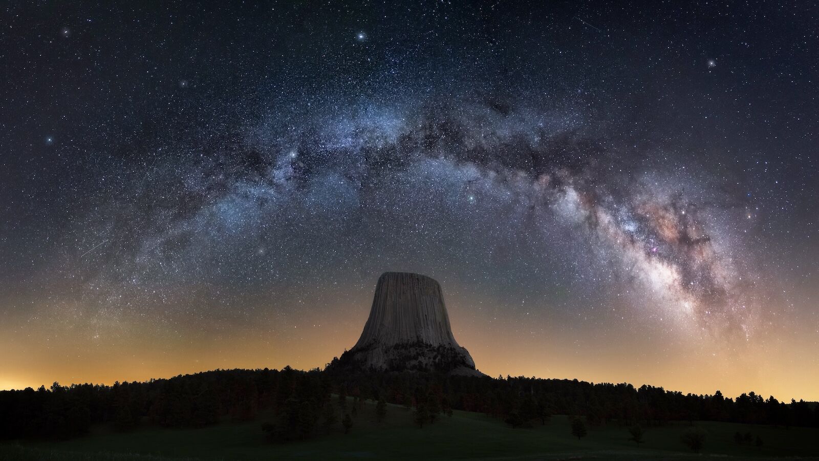 Mysterious places in the west.- devils tower wyoming