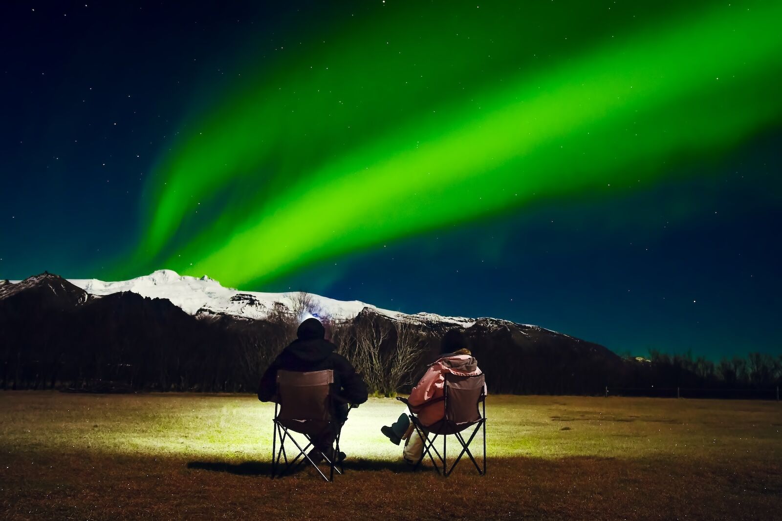 2025 northern lights -2025 aurora year - people watching the sky