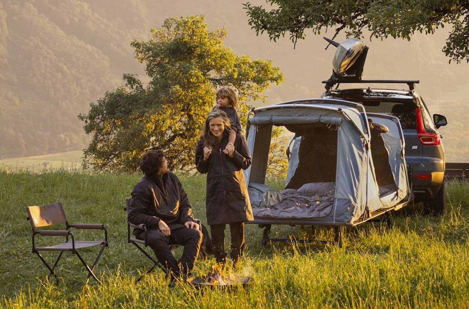 thule outset in a field