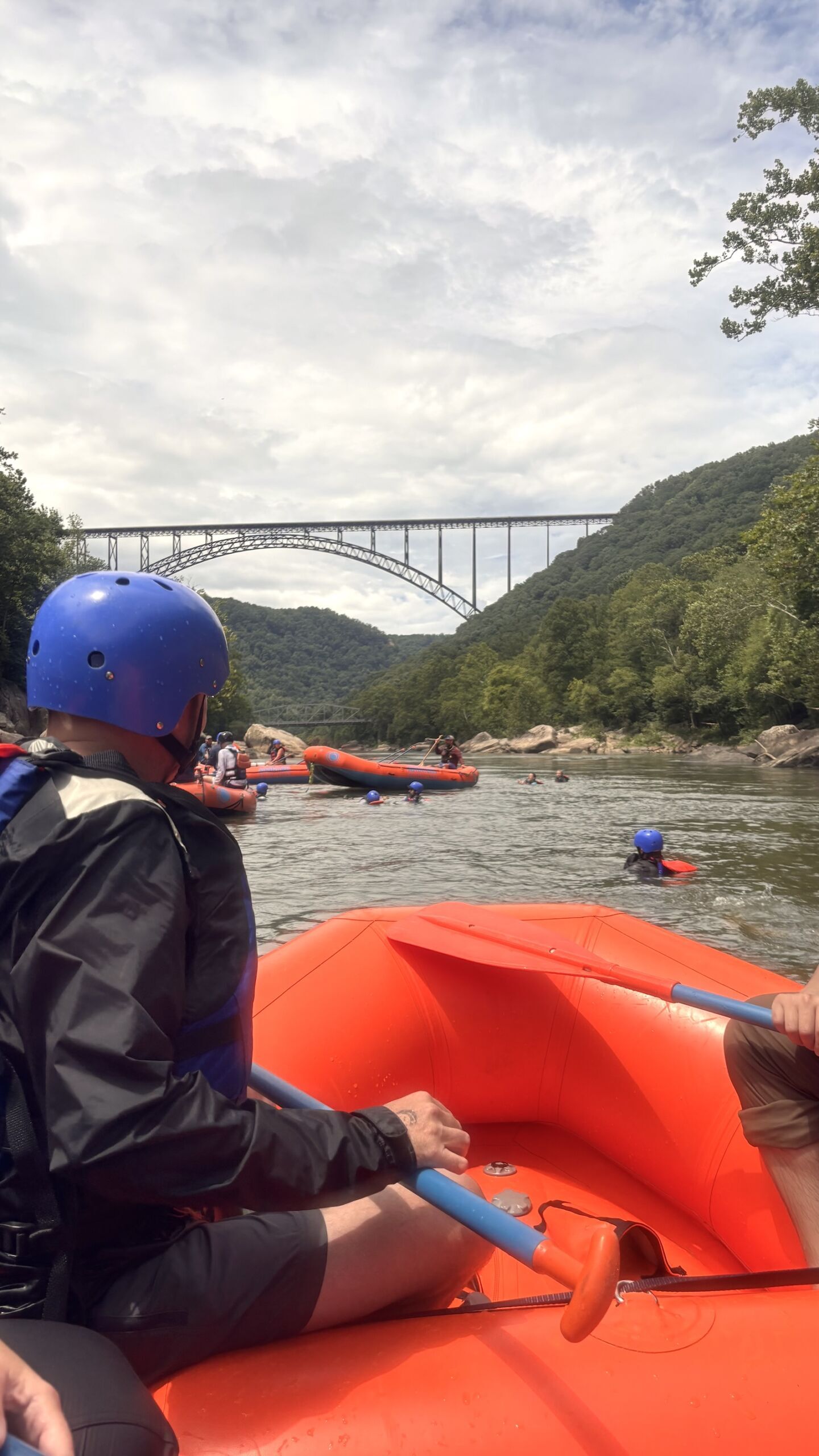 rafters heading toward new river gorge bridge