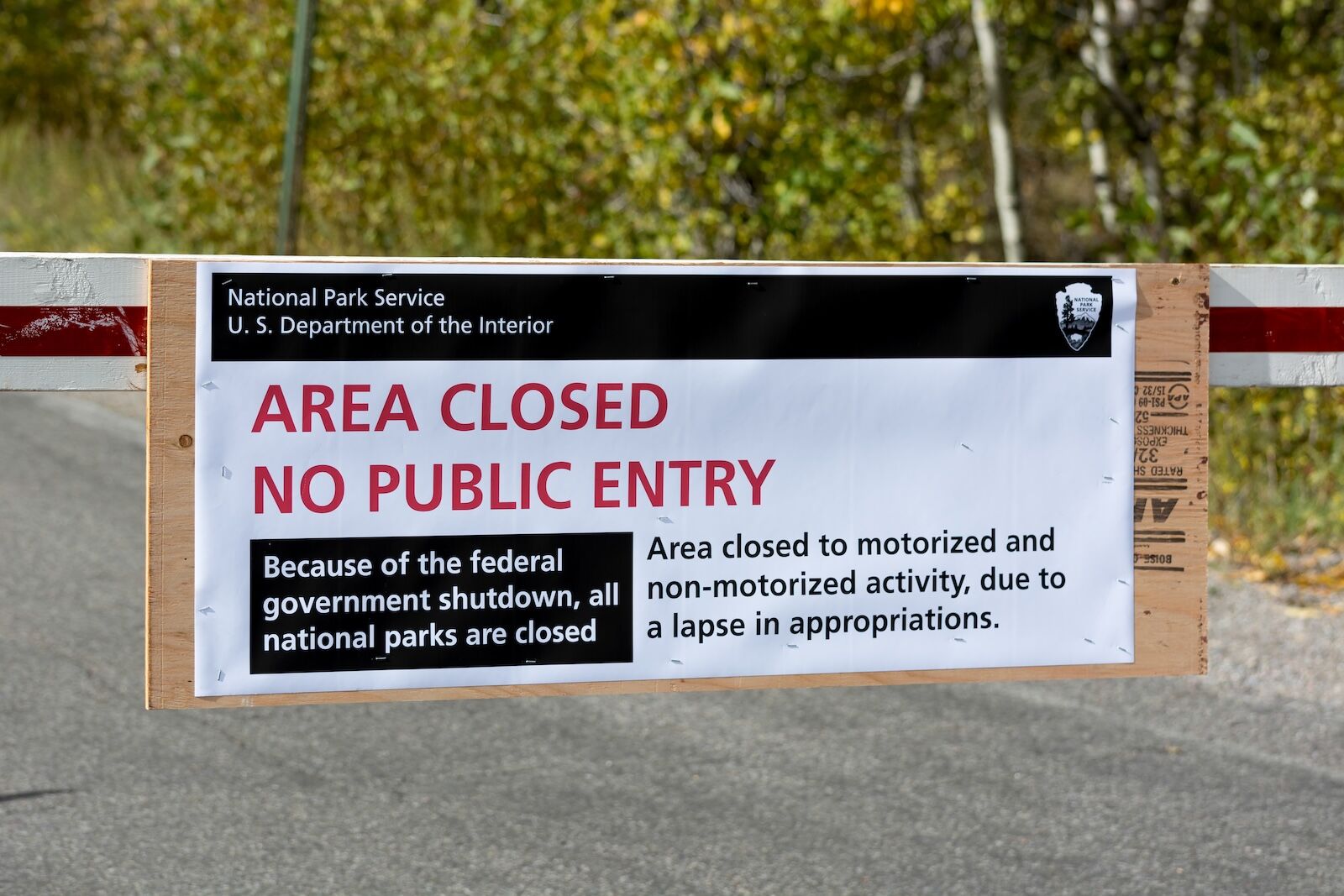 Eastern Sierra Conservation Corps - park closed sign