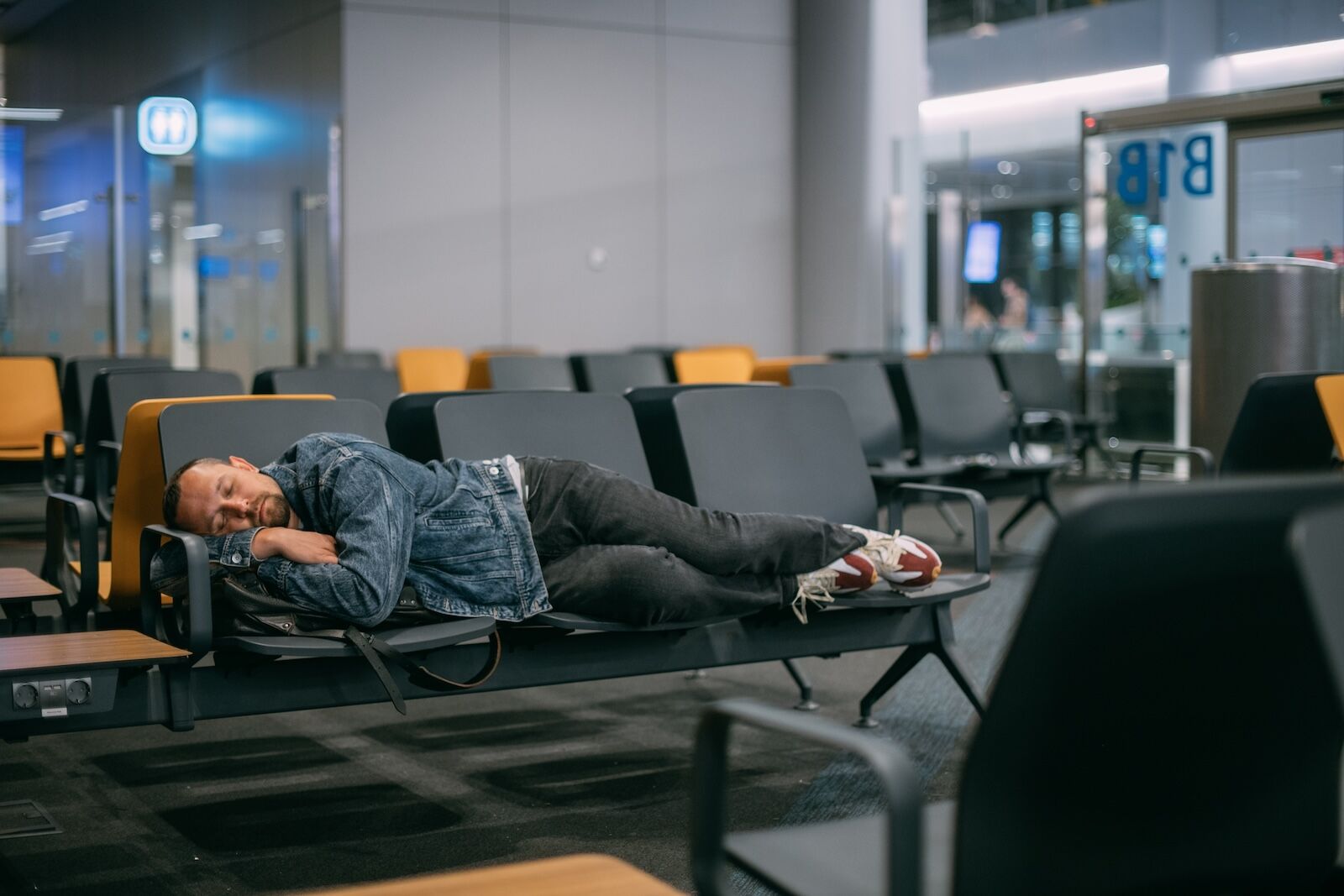 most connected airports in the us  - guy sleeping in terminal