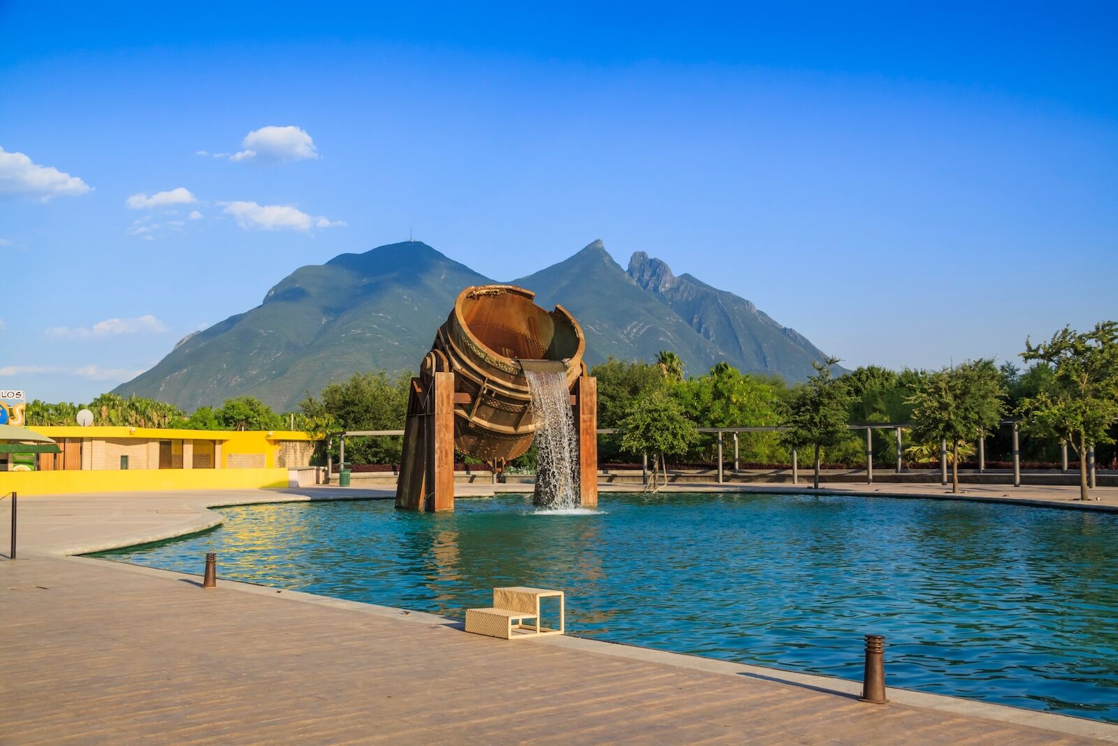 monterrey things to do - industrial fountain