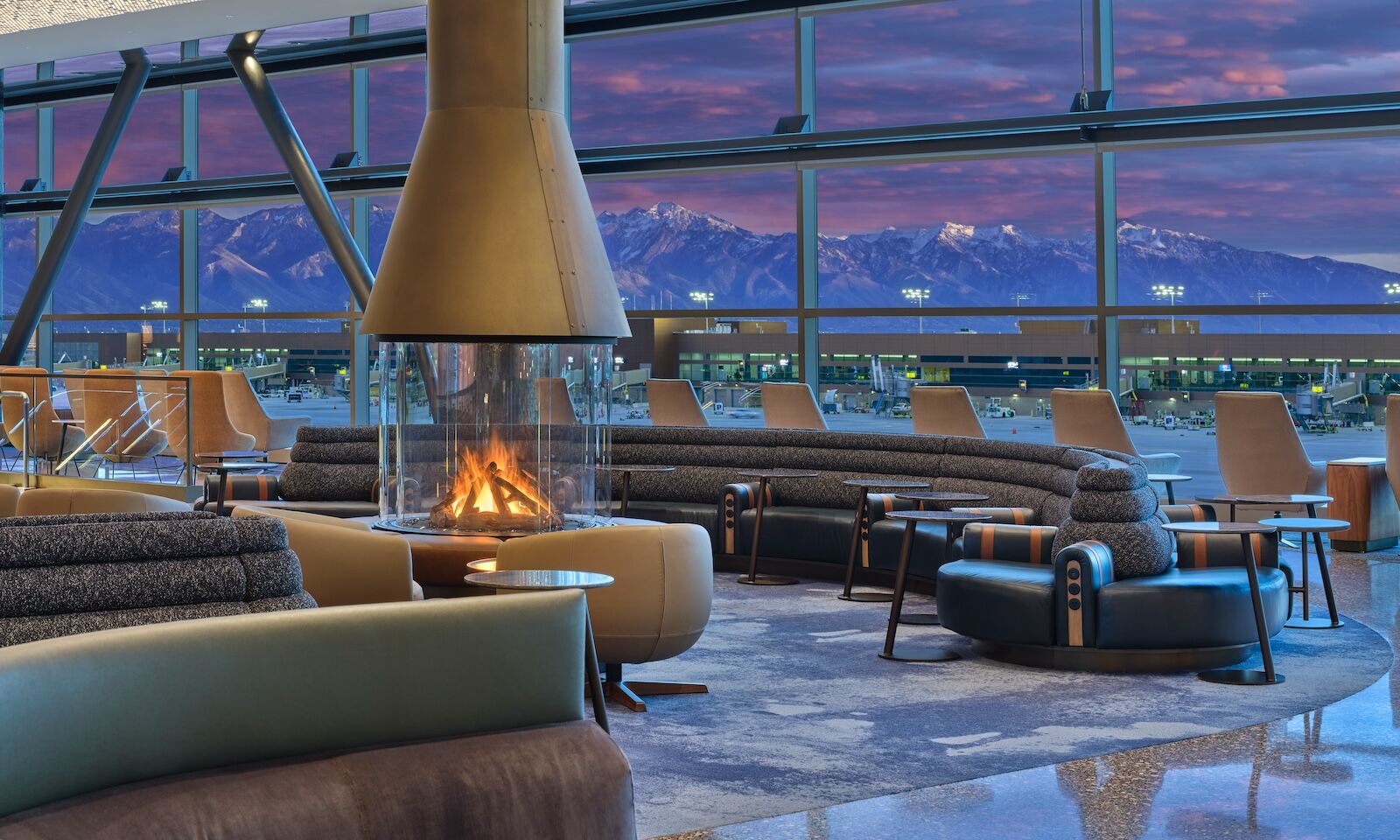 delta first class basic - SLC lounge