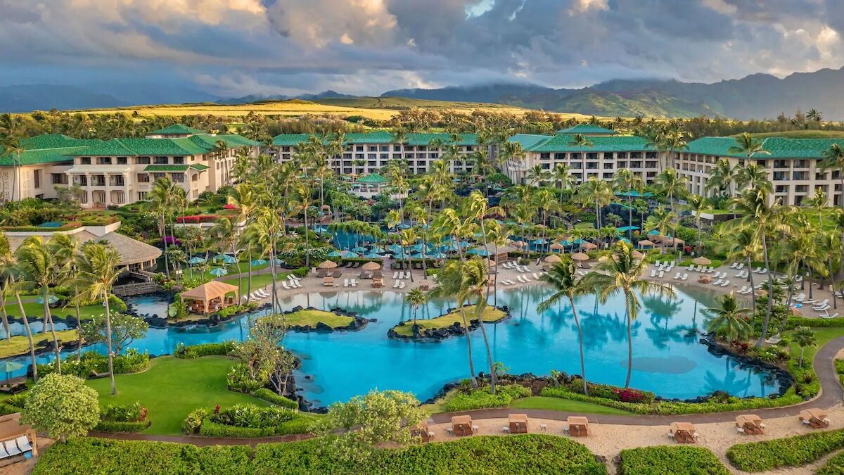 This Hawaiian Resort Offers Relaxed Elegance and Island Vibes on Poipu Beach