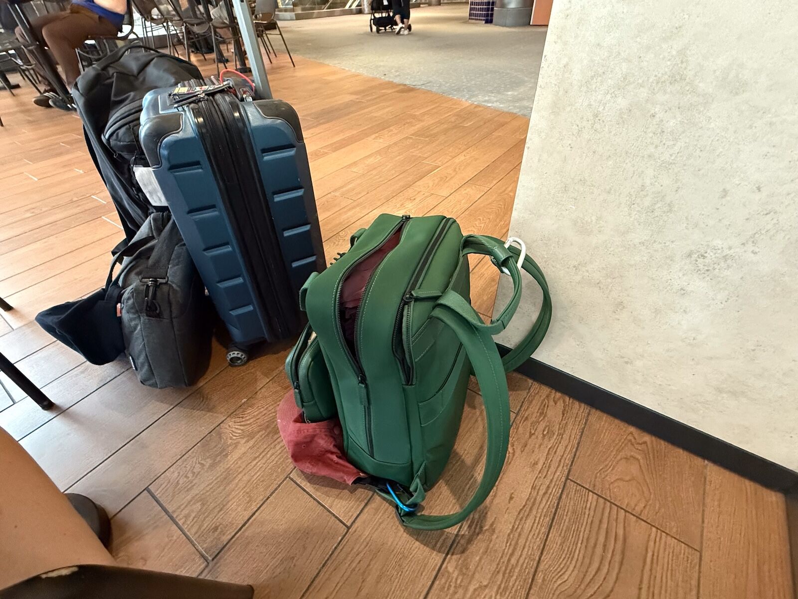 monos metro backpack side view