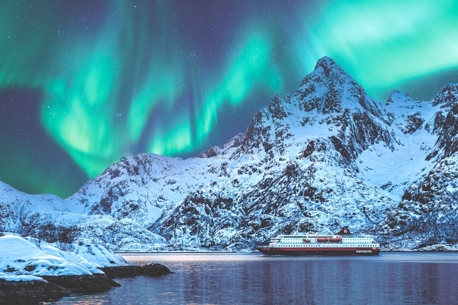 hurtigruten aurora chaser - ship and lights