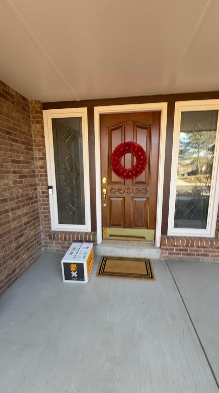 cookunity box on front porch