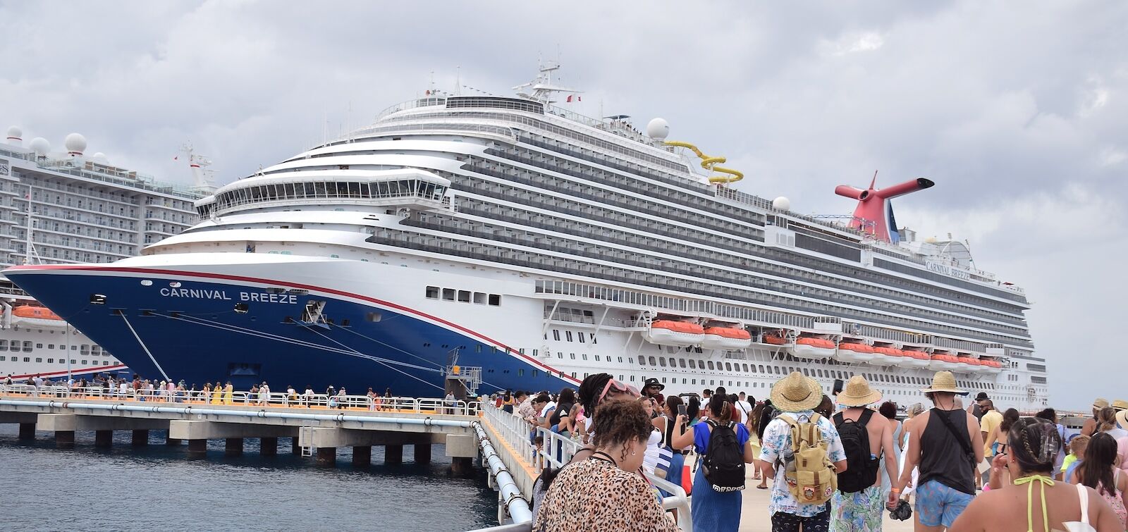missed cruise - people waiting to board 