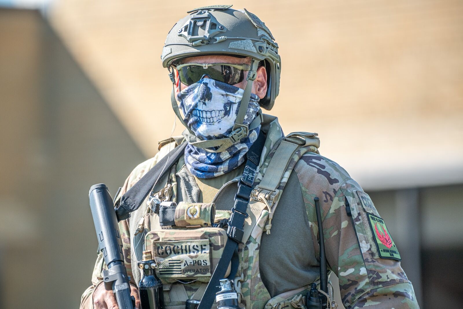 ICE Agent with face mask