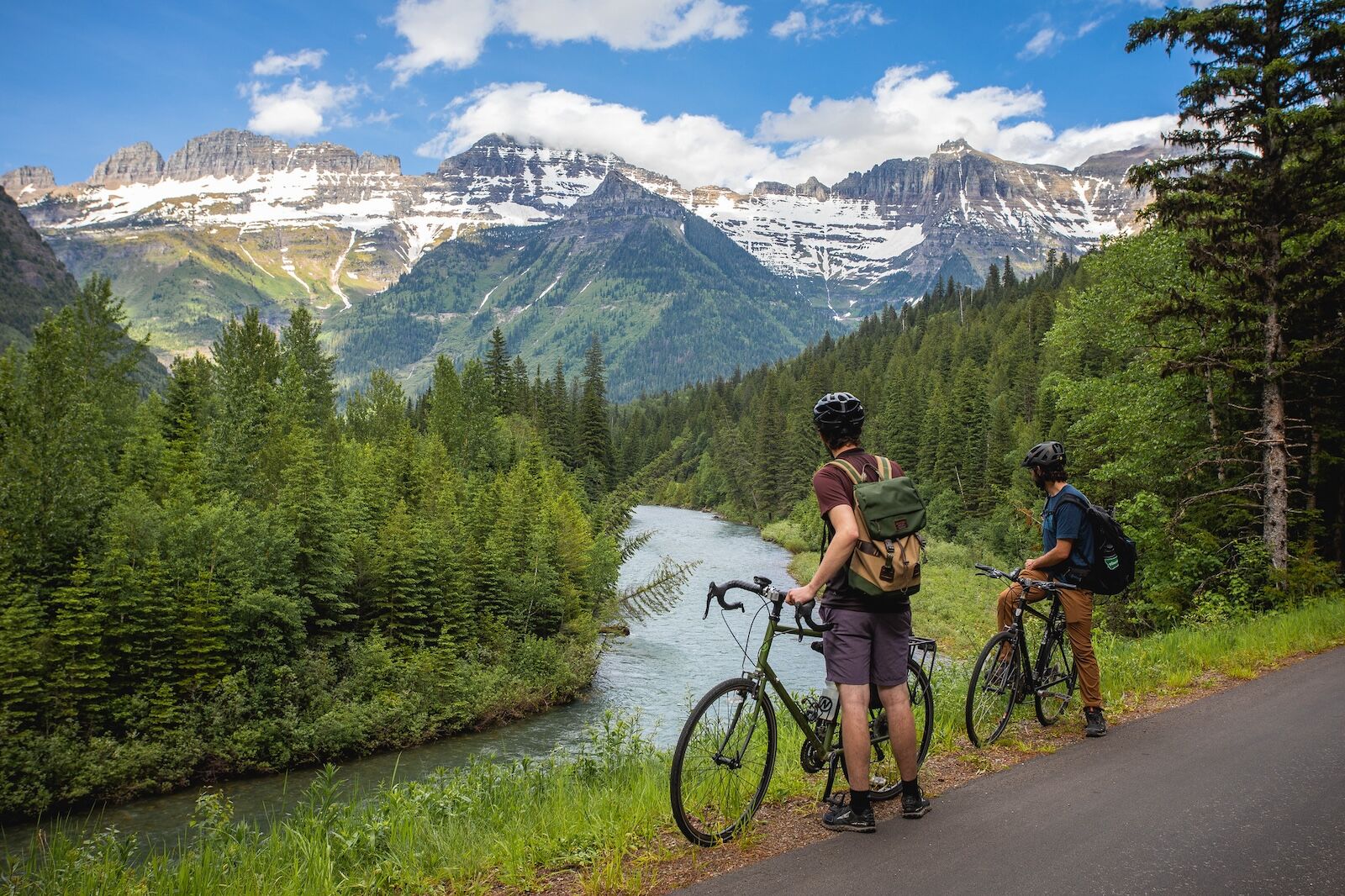 biking going-to-the-sun road - looking at the view
