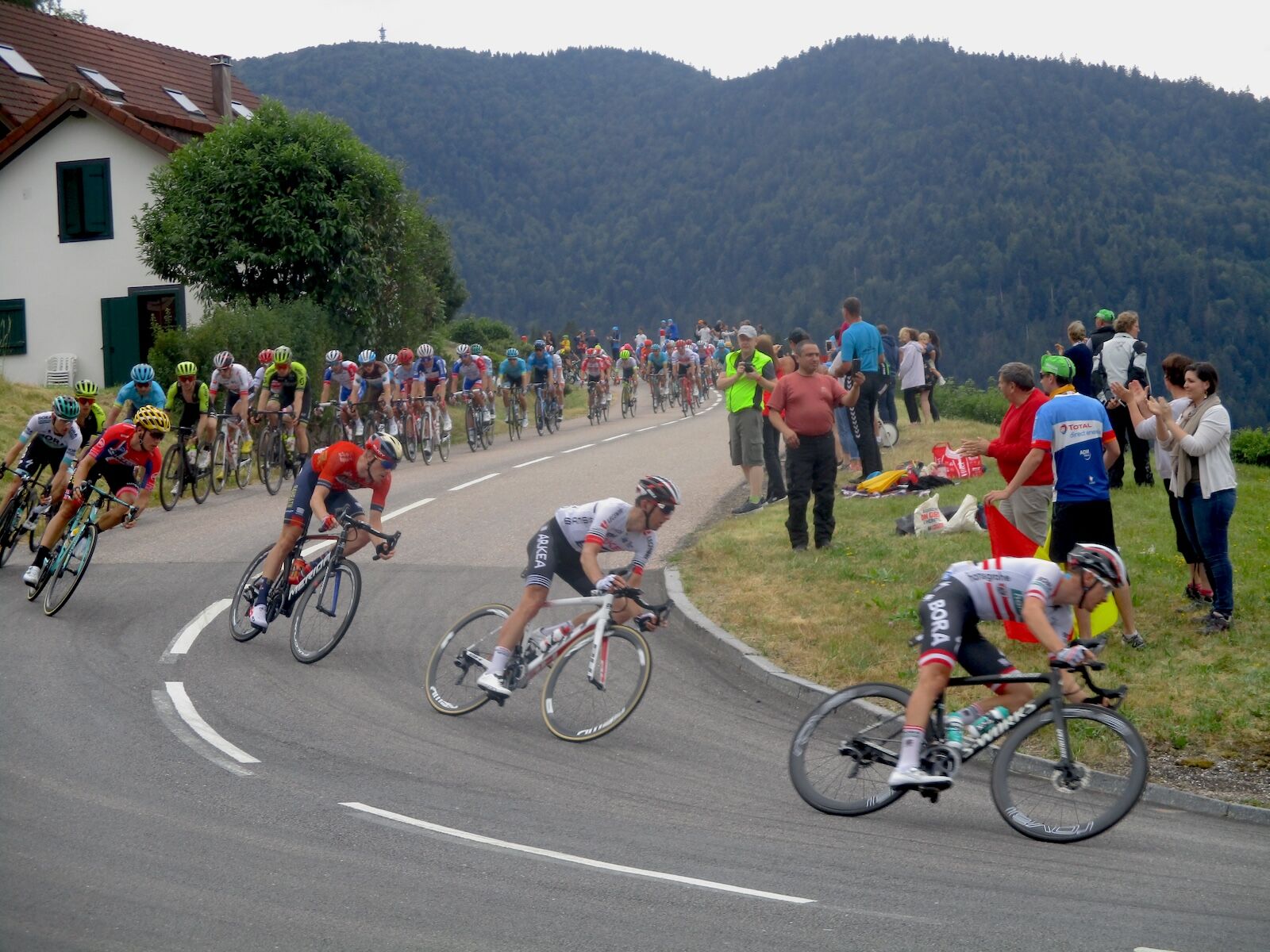 first-time tour de france guide - downhill segment