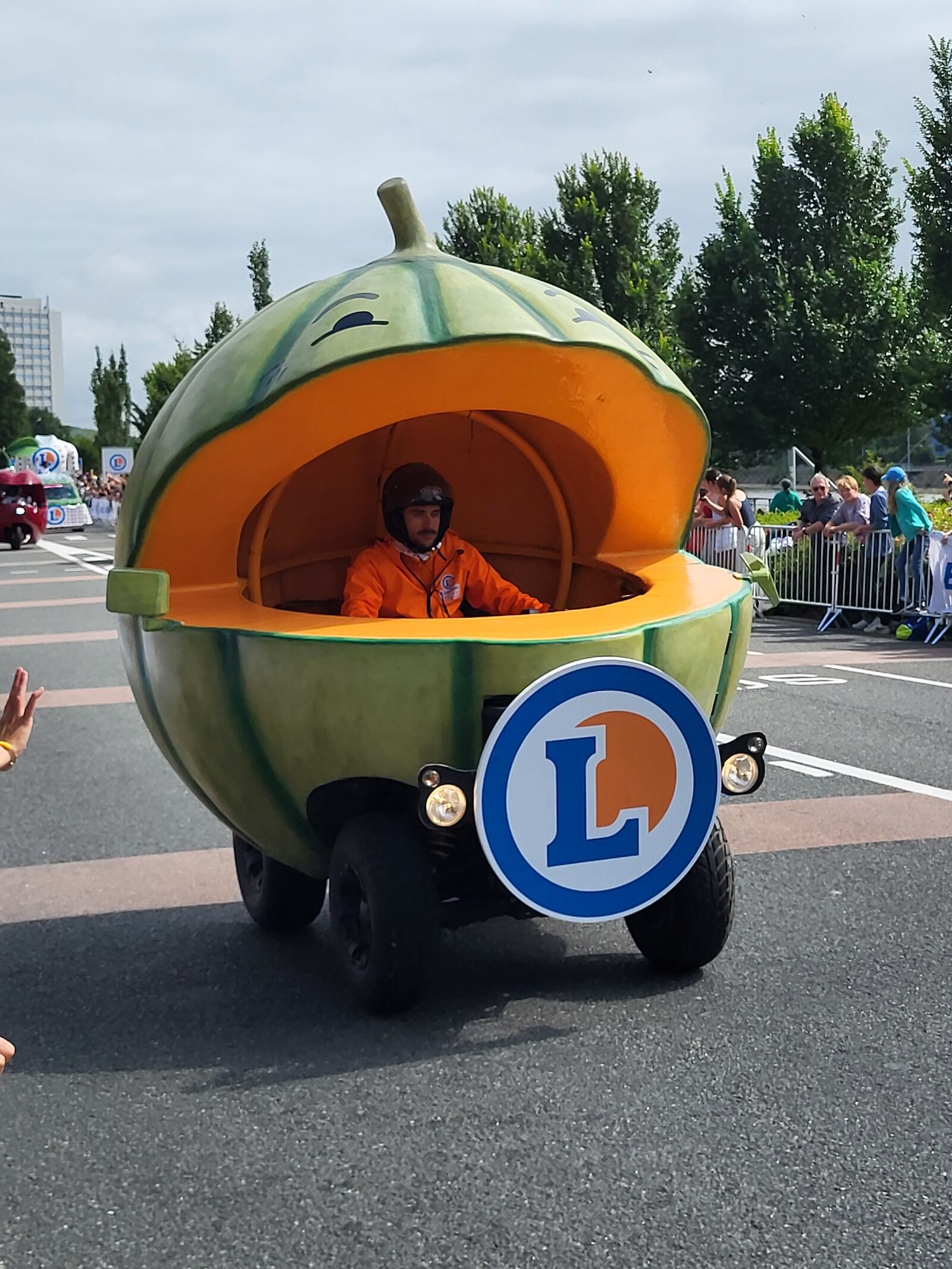 first-time tour de france guide - parade