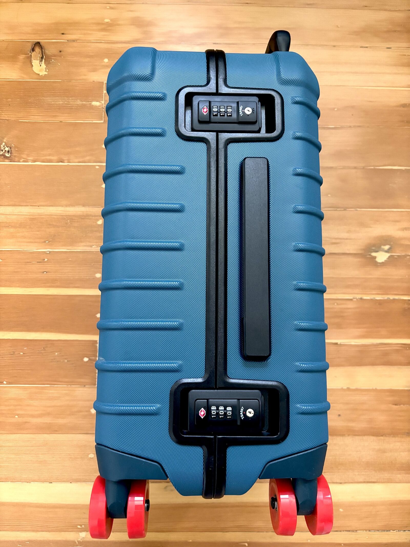 locks on cotopaxi coraza luggage