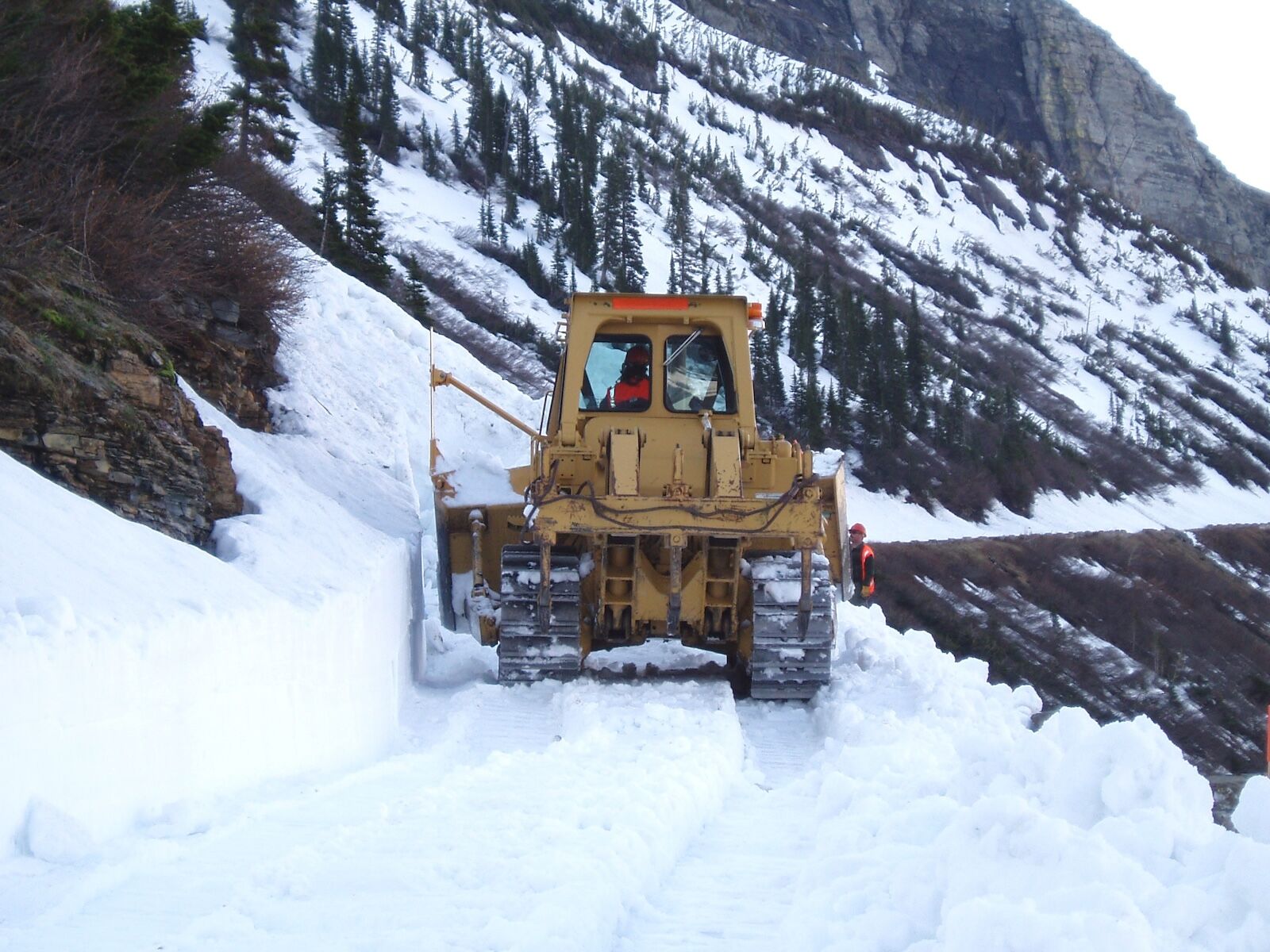 biking going-to-the-sun road - plowing