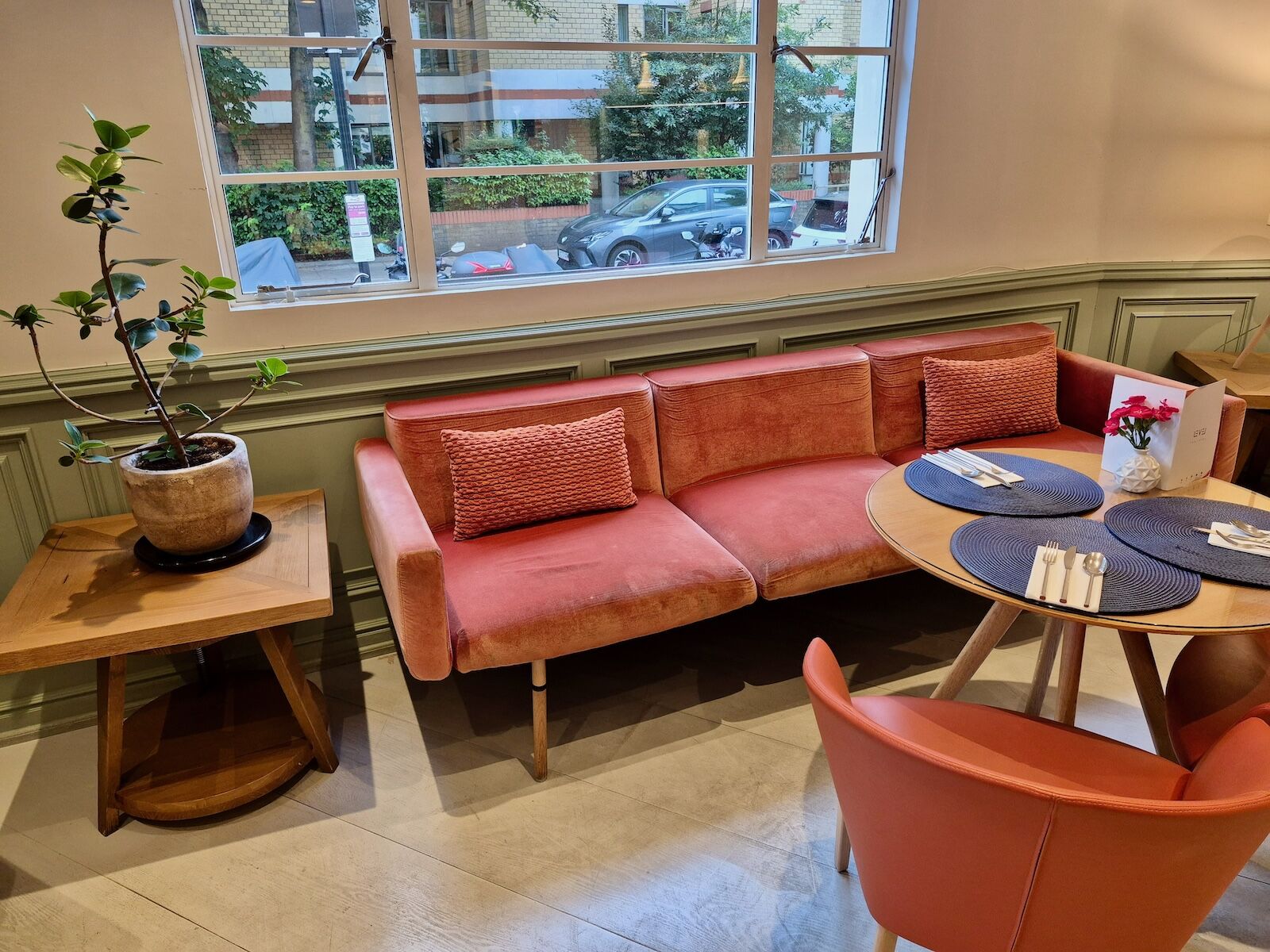 the lounge at level melia white house
