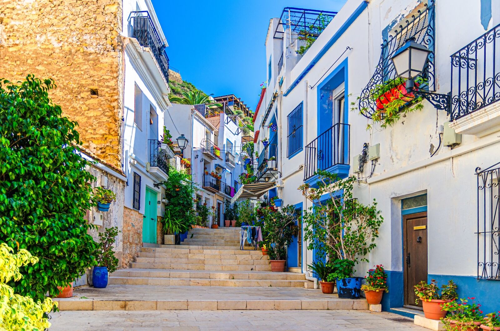 Alicante spain - fine for shirtlessness