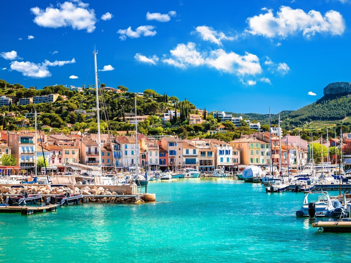 Cover Up or Pay Up: Beach Towns in France Issue Fines for This ‘Unhygienic’ Activity