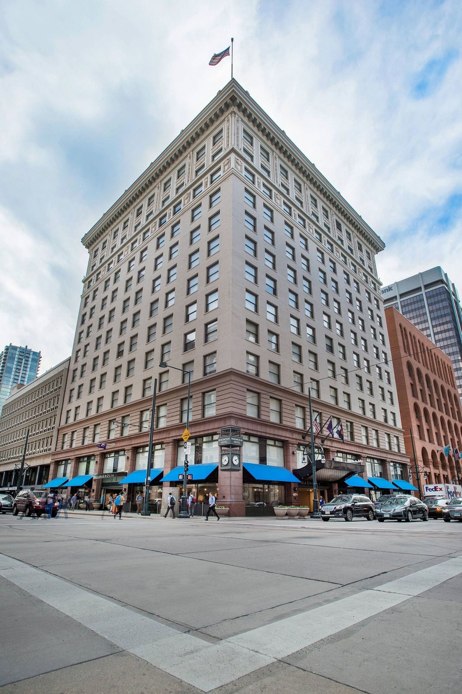 exterior of magnolia hotel denver