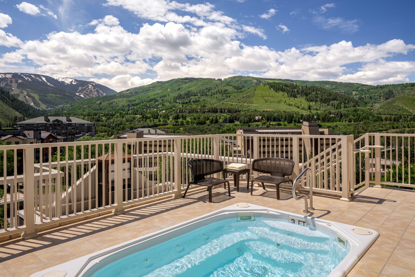TravelWireDaily — The Case for Visiting Vail Valley in Summer (and the Villas to Book for Post-Trail Rooftop Soaks)