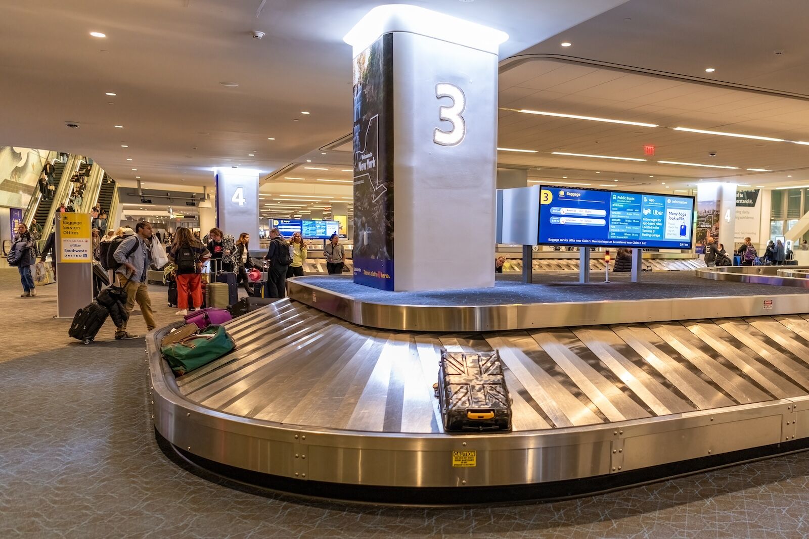 airport baggage caroousel