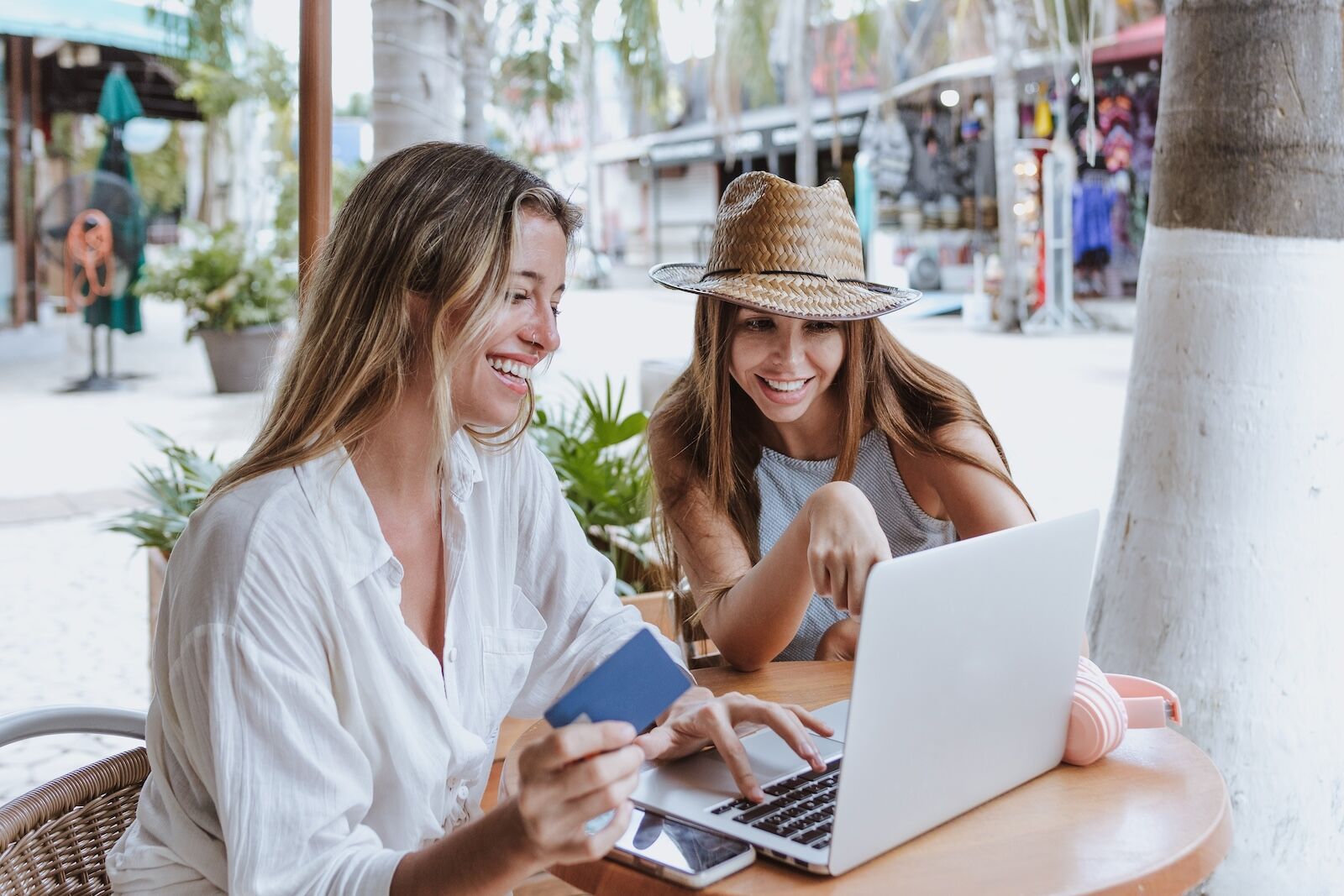 two women on laptop at cafe