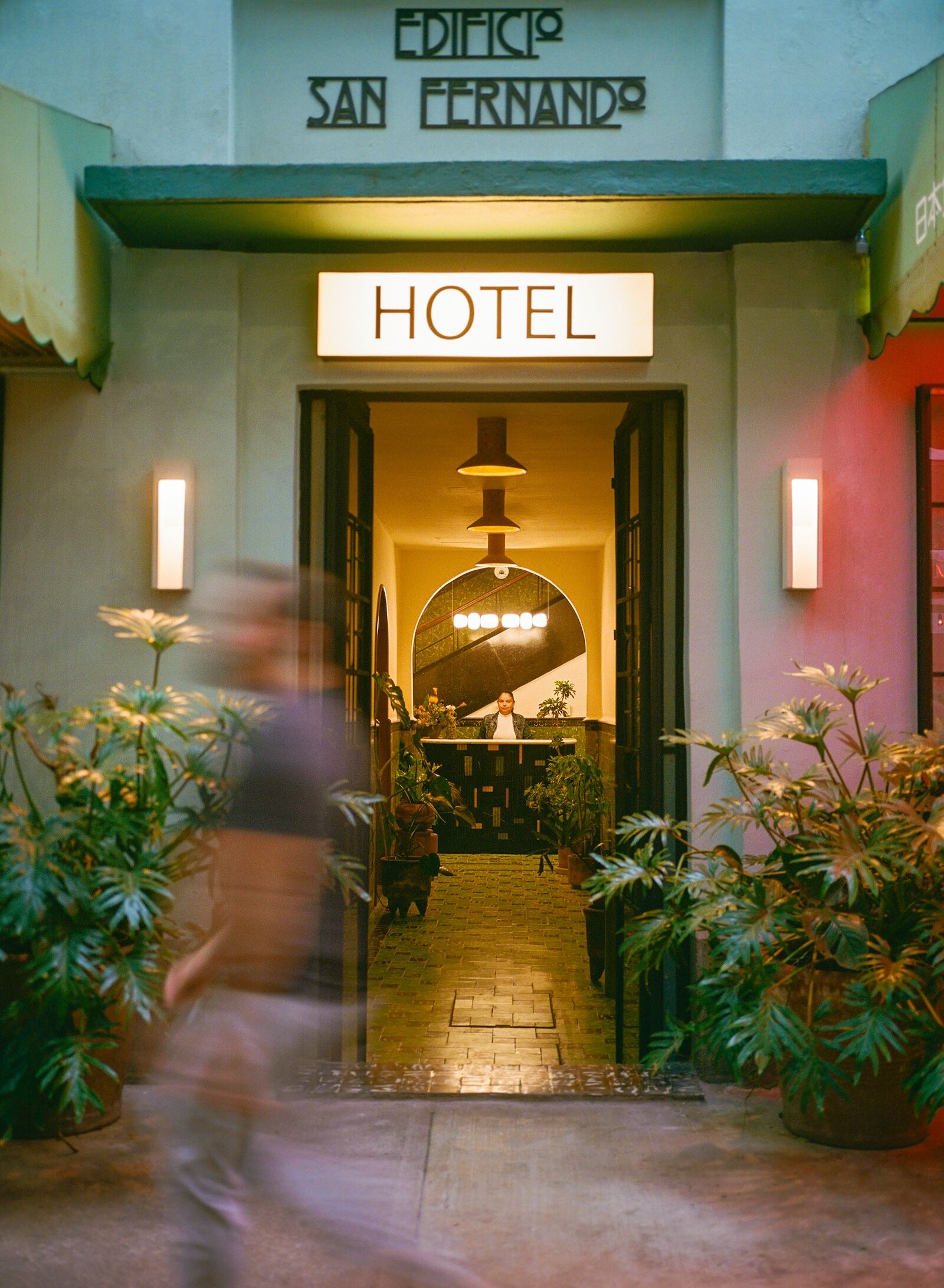 entrance to hotel san fernando