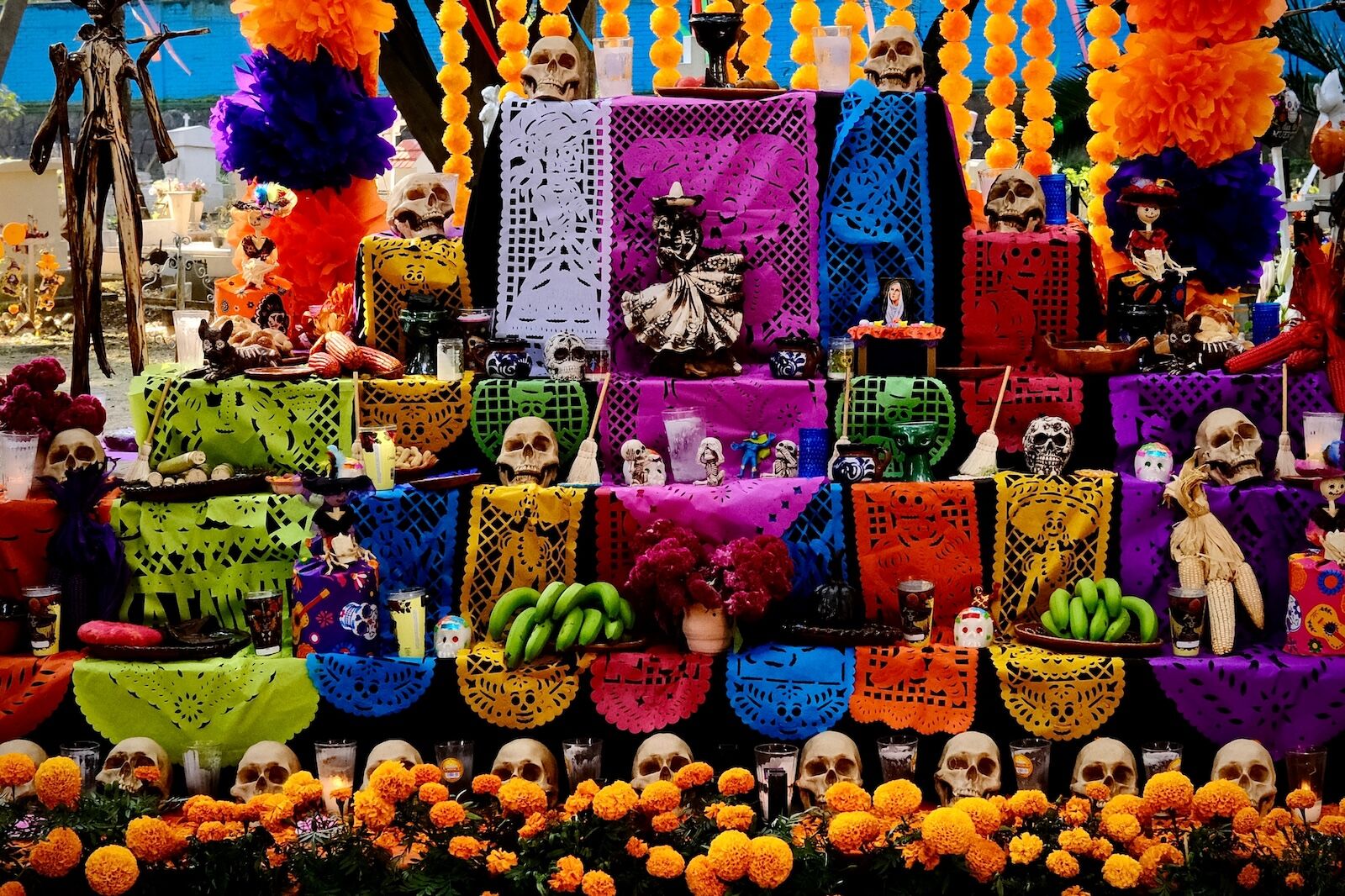 dia de los muertos ofrenda