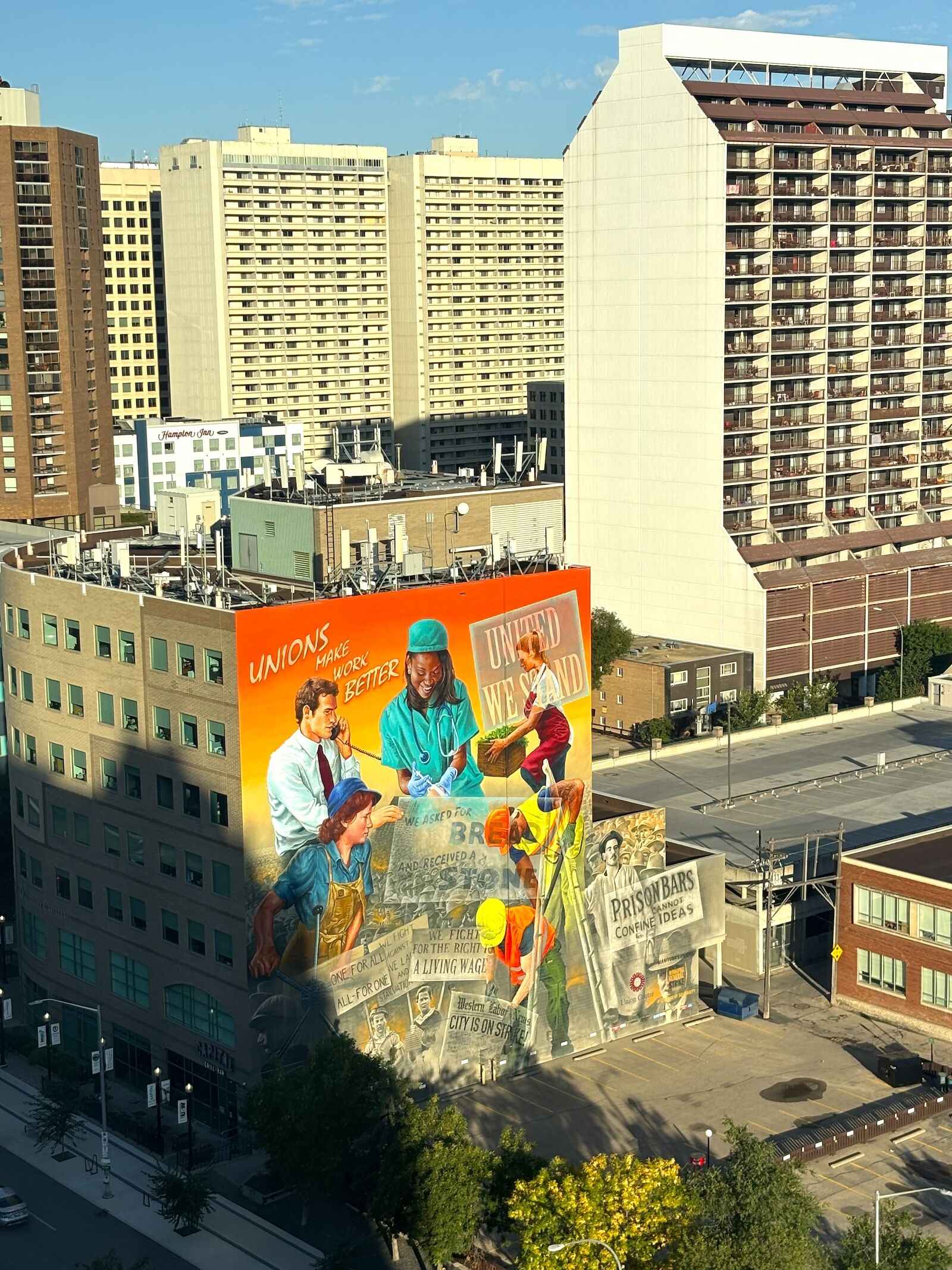 pro-union mural in downtown winnipeg