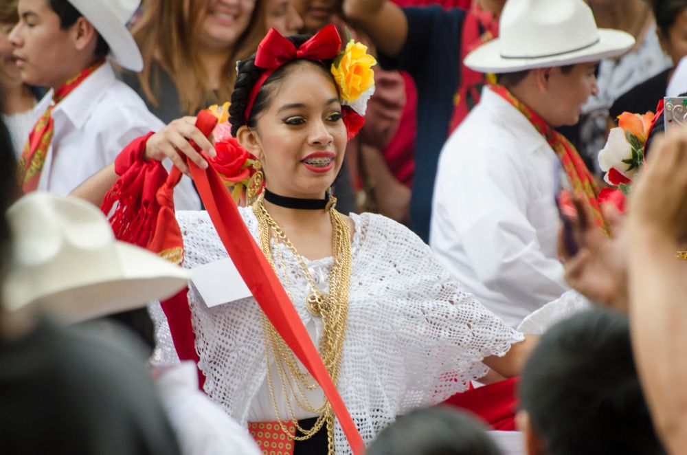 postre Ocurrencia Hueso Descubre la fascinante historia del traje de jarocha - Matador Español